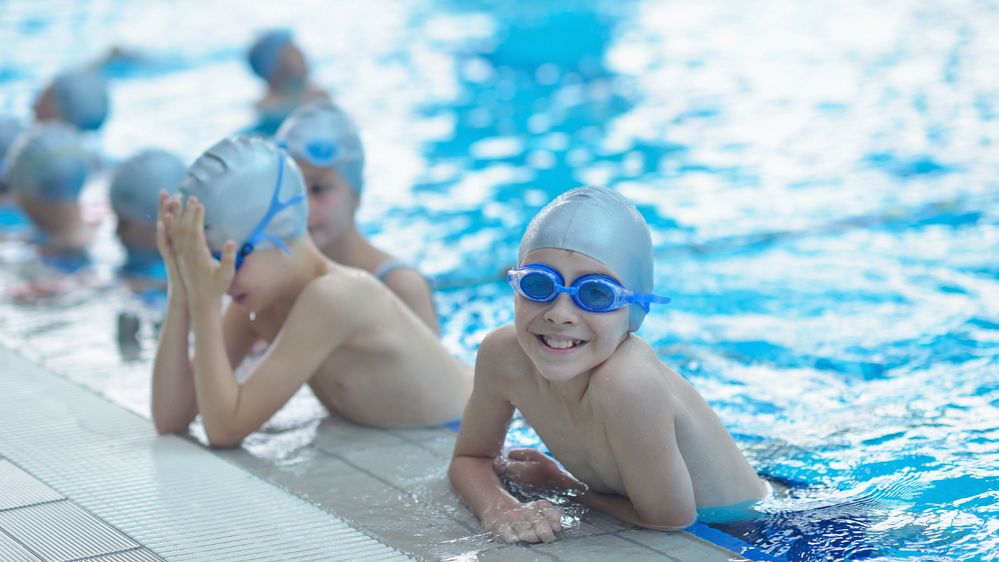 V základních školách výrazně klesla účast na plavání